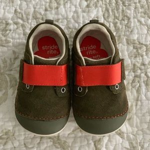 Stride Rite Toddler 5.5 Wide Sneakers